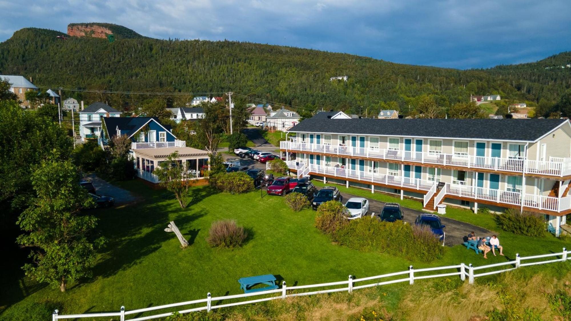 Hotel Les Trois Soeurs Perce Eksteriør bilde